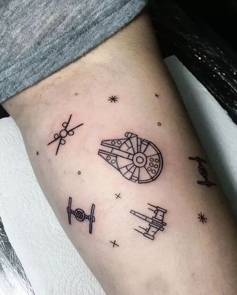 Sith Tattoo, Mandalorian Tattoo, Star Wars Tattoo Sleeve, Lightsaber Tattoo, Fighter Tattoo, Frog Tattoo, Nerd Tattoo, Men Tattoos, Tattoos For Black Skin