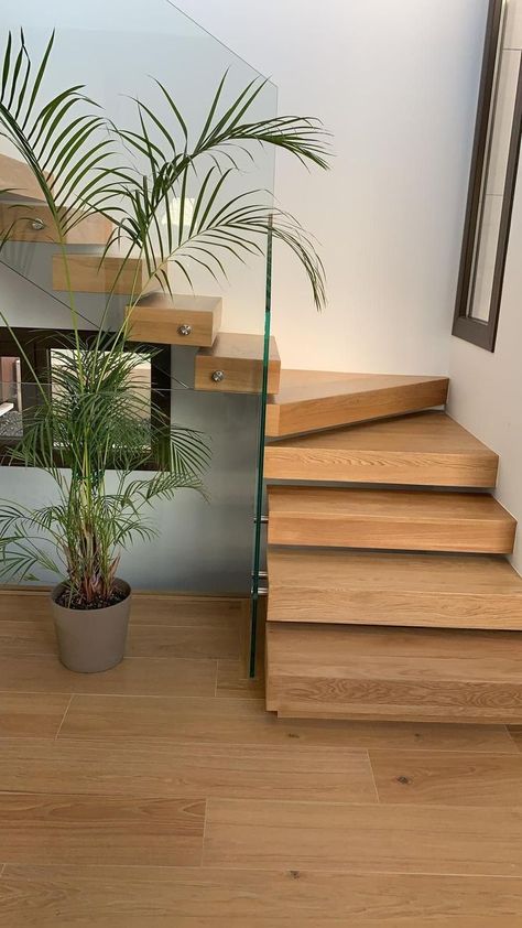 Staircase In Living Room, Stair Railing Makeover, Staircase Design Ideas, Stair Walls, Small Staircase, Staircase Interior Design, Modern Stair Railing, Staircase Design Modern, Stairs Design Interior