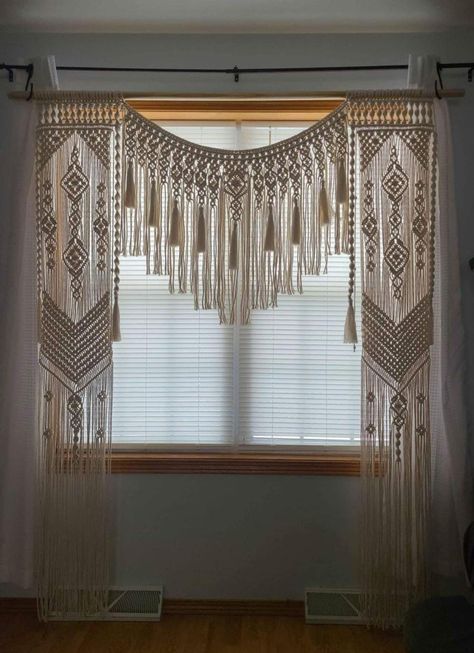 Beautiful and elegant! This is a very large handmade macrame curtain, wedding backdrop or statement piece! It is pictured on a 6 foot wooden dowel that is not included. Careful attention to detail. 4mm 4 ply cotton cord was used. Macrame Stairs, Diy Bedroom Curtain Ideas, Macrame Curtain Tutorial, Macrame Stitches, Macrame Curtain Diy, Macrame Twist, Cortina Macrame, Macrame Wedding Decor, Cortinas Boho