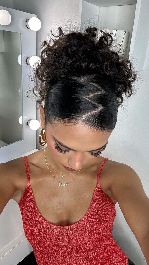 Olivia Calabio Scanu 🧡 | Saw this zig zag bun on pinterest and had to try it out!❣️ . . . #curls #curlyhair #curlybun #updo #tutorial #hairstyle #curlyinspo | Instagram Zig Zag Bun, Olivia Calabio, Curly Hair Bun Styles, Quick Curly Hairstyles, Curly Bun Hairstyles, Curly Hair Care Routine, Curly Hair Braids, Easy Updo Hairstyles, Updo Tutorial