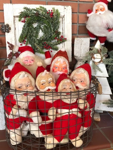 Vintage Santa Decorations, Vintage Rushton Santa, Vintage Santa Tree, Vintage Santa Collection, Vintage Santa Display, Santa Collection Display Ideas, Vintage Santa Decor, Santa House, Vintage Rudolph