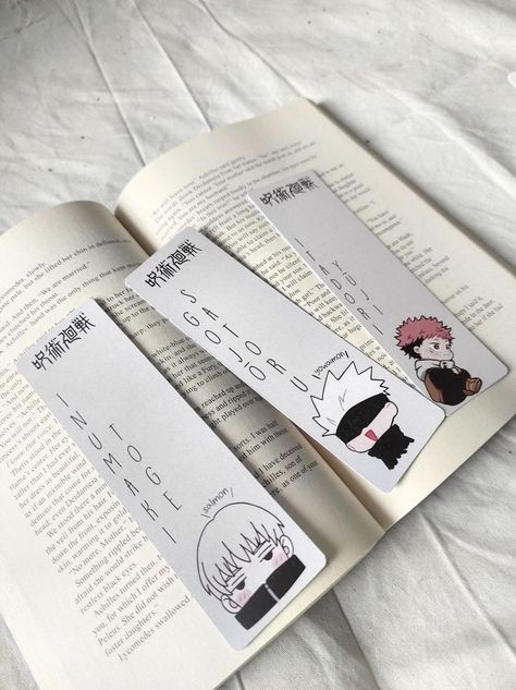 Book Mark Easy Ideas, Easy Cute Bookmarks Diy, Bookmark Jujutsu Kaisen, Aesthetic Anime Bookmarks, What To Draw On A Bookmark, Bookmark Anime Art, How To Make Bookmarks Aesthetic, Anime Bookmarks Drawings, Drawing For Bookmark