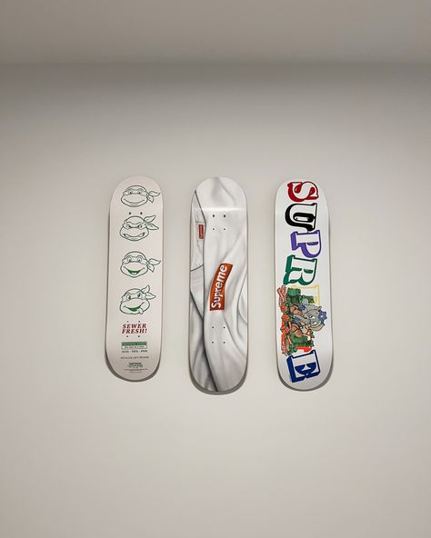 Supreme Skateboard Decks On Wall, Skateboard Wall Decor, Supreme Skateboard, Skateboard Room, Hypebeast Room, Skateboard Deck Art, Skateboard Wall, Skateboard Wall Art, College Bedroom