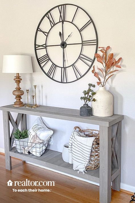 Clock Decor Living Room, Hallway Table Decor, Large Wall Clock Decor, Clock Decor Ideas, Decoration Buffet, Entry Table Decor, Big Wall Decor, Living Room Clocks, Wall Clocks Living Room