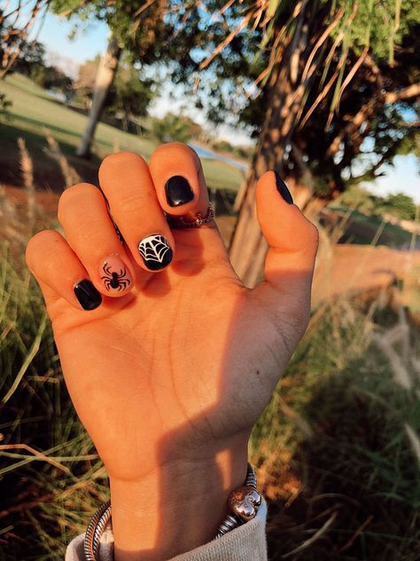 Spider Man Nails Men, Couples Halloween Nails, Spiderman Natural Nails, Halloween Masc Nails, Male Halloween Nails, Mens Nail Art Designs Black, Short Nails Masc, Nail Art For Men Black, Mens Halloween Nails