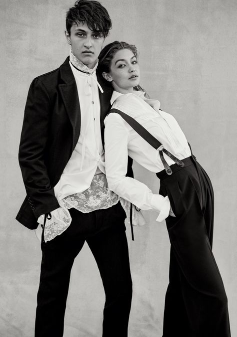 Fashion Editorial Couple, Gigi Hadid And Zayn, Shooting Studio, Couples Modeling, Photographie Portrait Inspiration, Fun Photoshoot, Portrait Photos, Vogue Us, Vogue Covers