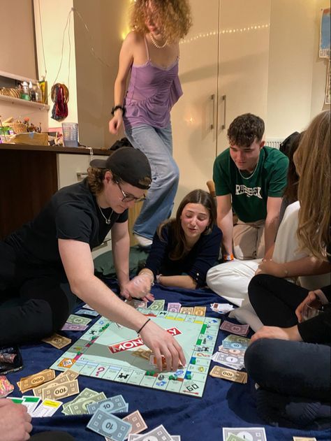 Board Game Evening, Monopoly With Friends Aesthetic, Friends Board Games Aesthetic, Playing Monopoly Aesthetic, Friends Playing Games Aesthetic, Boardgame Night Aesthetic, Friends Playing Board Games Aesthetic, Friends Vision Board Pictures, Friends Socialising