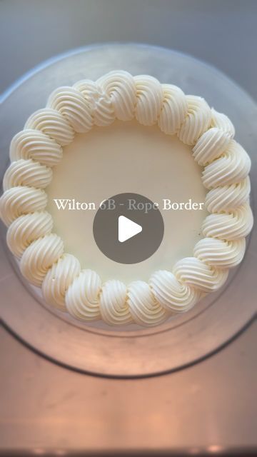 The Cake Occasion - Stephanie Long on Instagram: "One of my favorite borders is using a @wiltoncakes 6B. Super simple, but it turns out so impressive 🤩  #cakes #cakedecorating #cakesofinstagram #cakedesign #explorepage #cakelife #homebaker #weddingcake #cakedecorator" Simple Cake Borders, Cake Edge Piping, Cake Borders Piping Techniques, Cake Borders Designs, Impressive Cakes, Hamburger Cupcakes, Cake Borders, Decorating 101, Piping Techniques