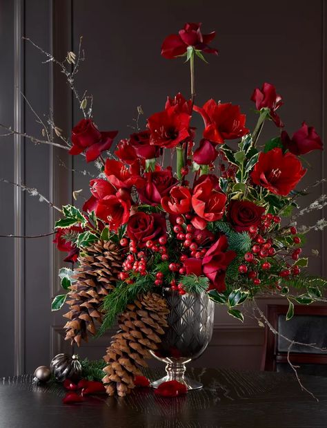 44 Christmas Centerpieces For Your Holiday Table Red Winter Flowers, Tall Christmas Centerpieces For Table, Holiday Floral Arrangements Christmas, Amaryliss Flowers Christmas, Tall Christmas Centerpieces, Christmas Vase Arrangements, Xmas Bouquets, Christmas Floral Centerpieces, Xmas Arrangements