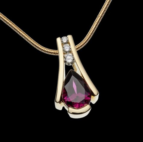 Small Pendant Necklace, Watermelon Tourmaline Necklace, Necklace With Diamonds, Fancy Jewelry Necklace, Antique Jewellery Designs, Contemporary Necklace, Diamond Pendant Sets, Pendant Sets, Gemstone Pendant Necklace