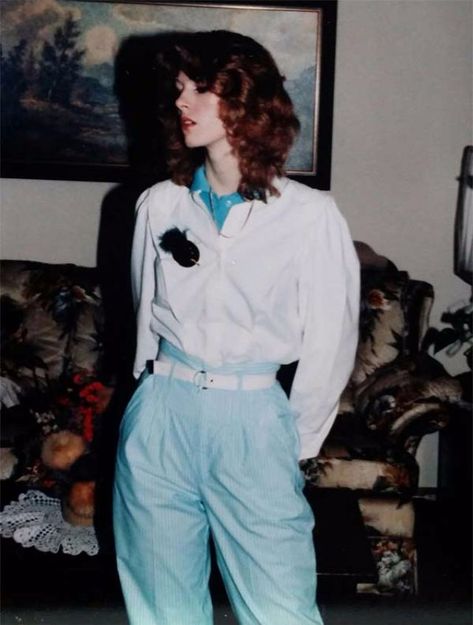 My Mom in the 1980s  These 50 Pictures of '80s Beautiful Mothers Shared by Reddit Users Are Gorgeous and Fascinating! Early 80s Aesthetic, 1980s Fashion Aesthetic, Early 1980s Fashion, Moms In The 90s, 80s Mom Outfit, 80s Outfits Women, 80s Womens Fashion, 80s Mom, 1980s Fashion Women