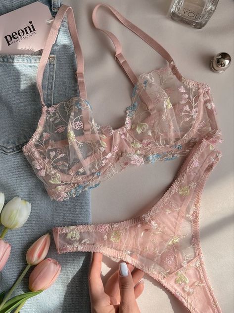 Cute lingerie design Cute Lingerie Sets, Lingerie Aesthetic, Feminine Lingerie, Lingerie Design, Elegant Lingerie, Cute Sleepwear, Lingerie Inspiration, Cute Bras, Cute Lingerie