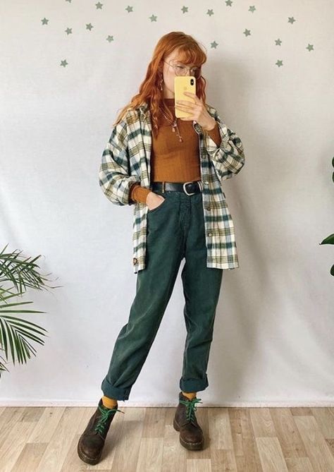 Mathilda Mai, Jeans Aesthetic, Look 80s, Art Mom, Outfit Art, Mode Hippie, Mom Jeans Outfit, Artsy Outfit, Pastel Outfit