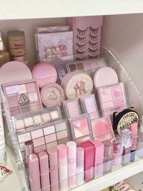 Koleksi Makeup, Makeup Beauty Room, Penyimpanan Makeup, Makeup Bag Essentials, Fancy Makeup, Pretty Skin Care, Makeup To Buy, Pink Makeup, Makeup Items