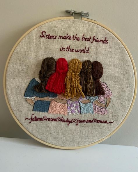 Embroidery Sisters Pattern, Sister Embroidery Designs, Embroidery Sisters, Embroidery Clock, Friend Embroidery, Hair Embroidery, Sisters Drawing, Embroidery Hoop Art Diy, Canvas Bag Design