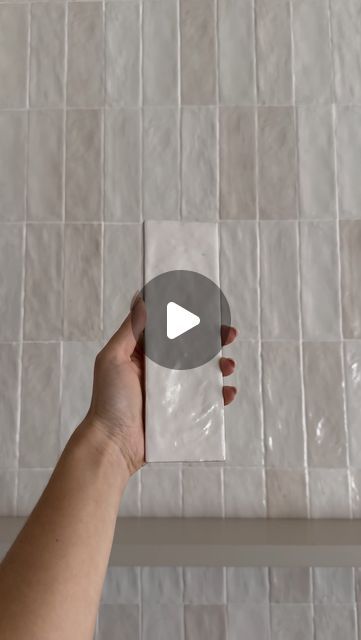 Montauk Tile Bathroom, Organic Subway Tile Backsplash, Kitchen Tile And Backsplash Ideas, Linear Backsplash Kitchen, Montauk Gin Tile Bathroom, Look Bianco Tile, Kitchen Tiles Backsplash Subway Tile, Artisan White Tile Bathroom, White Glazed Tile Bathroom