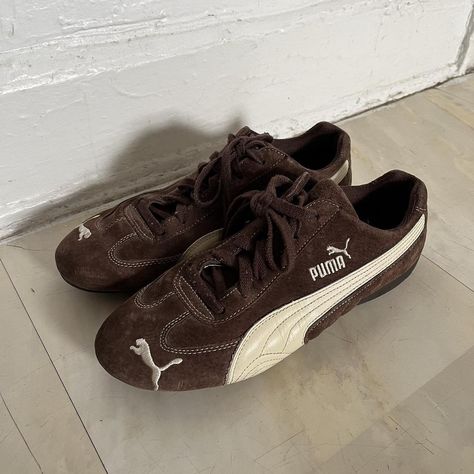 I might be biased but you should probably buy this on Depop 👍 https://depop.app.link/5a4pcqOb2yb Estilo Indie, Puma Suede, Shoe Inspo, Autumn Outfits, Aesthetic Shoes, Puma Sneakers, Brown Sneakers, Swag Shoes, Puma Women