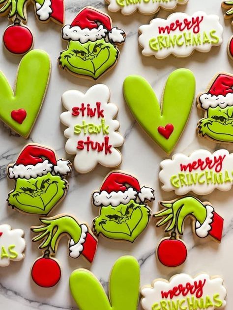 Christmas Cookies Grinch, Christmas Sugar Cookie Designs, Grinch Cake, Christmas Sugar Cookies Decorated, Grinch Cookies, Elf Cookies, Cute Christmas Cookies, Christmas Cookies Gift, Royal Iced Cookies