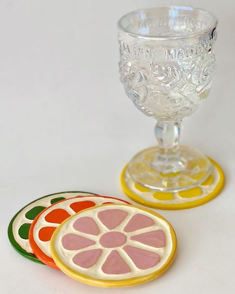 Fruit Coasters, Diy Keramik, Drukarka 3d, Diy Pottery Painting, طابع بريدي, Ceramic Fruit, Diy Air Dry Clay, Air Dry Clay Projects, Cerámica Ideas