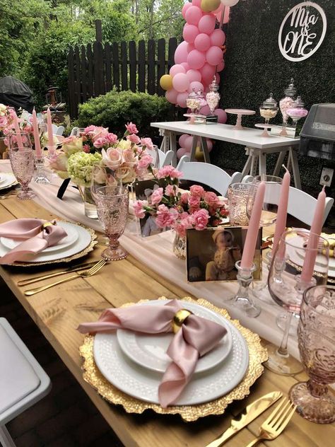 Shabby Chic Dinner Party, Birthday Party Set Up Ideas Layout, Brunch Birthday Party Ideas Decoration, Outside Brunch Party Decor, Birthday Dinner At Home Ideas, Birthday Table Set Up, Bday Table Decor Ideas, Birthday Dinner Set Up Ideas, Roses Birthday Party Ideas