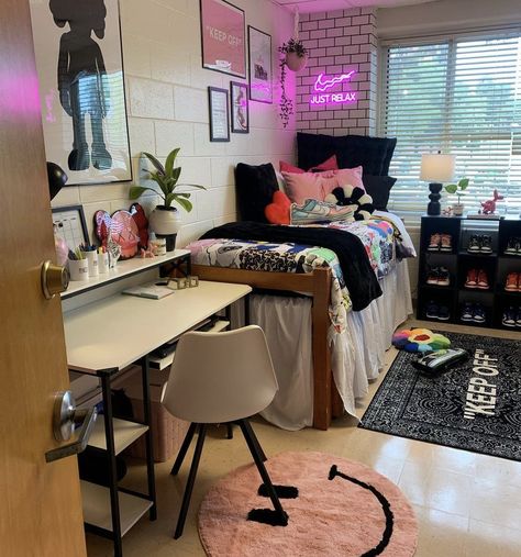 Gcu Dorm Room Ideas, Dorm Room Asthetics Ideas, Dorm Room Hbcu, College Dorm Black Women, Dorm Room Ideas Yellow, Collage Dorm Ideas, Black And White Dorm Room Ideas, Ucsd Dorm Room Ideas, Black And White Dorm Room