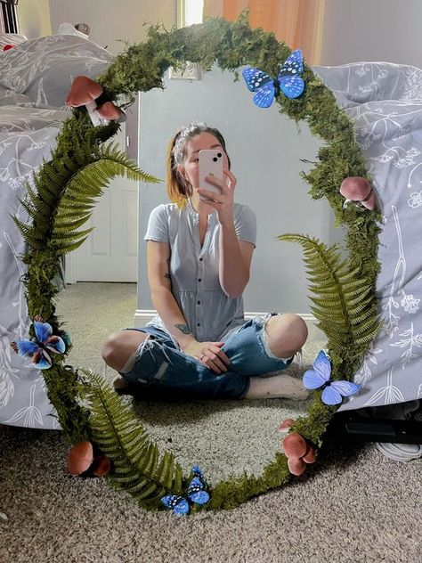 Fairy Witch Cottagecore Vibes | I made this magical mirror for my daughter’s room | Facebook Fairy Mirror Ideas, Cottage Core Mirror Diy, Fairy Mirror Diy, Fairy Apartment, Cottagecore Mirror, Fairycore Diy, Fairy Witch Cottagecore, Fairy Mirror, Fairycore Bedroom