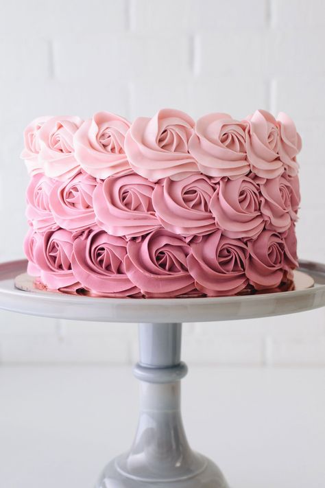 Pink Ombre Cake With Flowers, Light Pink Cake Ideas, Ombré Rosette Cake, Rose Bday Cake, Pink Cake Designs Birthday, Pink Small Cake, Rose Birthday Cakes, Cake With Roses On Top, Pink Cakes Birthday For Women