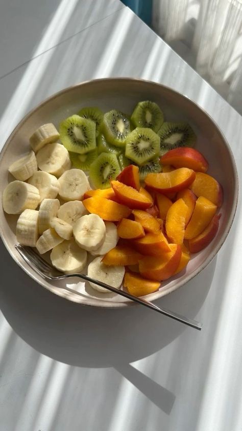 Fruit Healthy Snacks, Fruit Breakfast Aesthetic, Summer Vision, Aesthetic Foods, Healthy Food Inspiration, Resep Diet, Healthy Food Dishes, Makanan Diet, Healthy Food Motivation