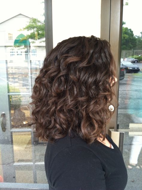 Type 2c Curly Hair Haircut, Short Hair For Wavy Hair Naturally Curly, Dark Hair Highlights Curly, Short Curly Hair Shoulder Length, Shoulder Length Curly Bob Hairstyles, Perm Shoulder Length Hair, Collarbone Length Curly Hair, Shoulder Length Curly Haircut, Short Curly Hair With Highlights