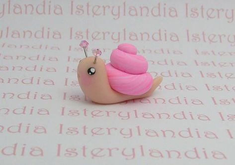 Plastic Fou, Baby Snail, Fimo Kawaii, Crea Fimo, Random Places, Polymer Clay Figures, Job Tweets, Poly Clay, Polymer Clay Animals