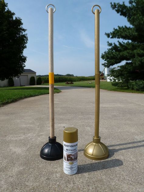 Movie Stand Ideas, Dollar Tree Red Carpet Poles, Premier Party Ideas, Hollywood Party Favor Ideas, Diy Movie Premiere Party, Movie Star Party Decorations, Red Carpet Night Party, Diy Oscar Statue Life Size, Gatsby Diy Decorations