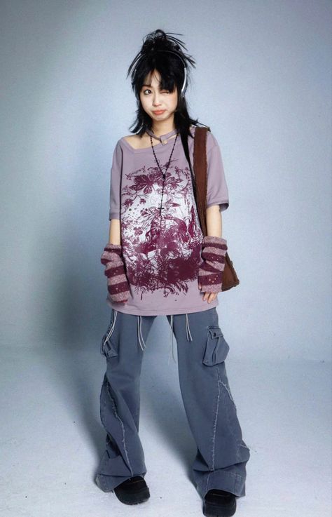 Grunge Fashion Y2k, Turtle Neck Outfit Y2k, 2000s China Fashion, Baggy Summer Outfits Grunge, Grunge Outfits Asian, Harajuku Y2k Outfits, Y2k Fashion Chinese, Japan Early 2000s Fashion, Grunge Acubi Fashion