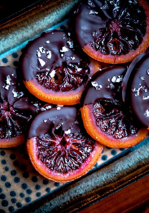 Blood Orange Recipes, Dessert Aux Fruits, Orange Recipes, Chocolate Frosting, Chocolate Dipped, Orange Slices, Blood Orange, Sweets Treats, Beautiful Food