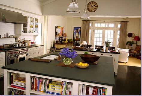 Movie house love - As Good as it Gets   kitchen Something's Gotta Give House, Nancy Meyers Movies, Hamptons Beach House, Styl Hampton, Modern Country Style, Dream Beach Houses, Nancy Meyers, Timeless Kitchen, Classic Kitchen