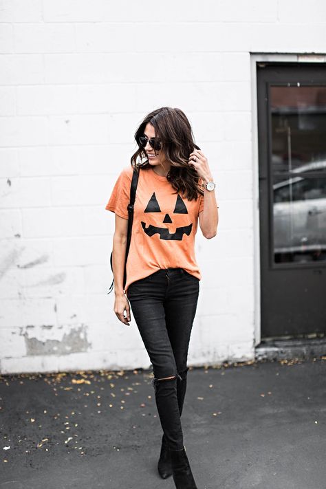 October Outfits, Orange T Shirt, Hello Fashion, Black Suede Booties, Orange T Shirts, Pumpkin Pattern, Pumpkin Shirt, Tshirt Outfits, Halloween Tshirts