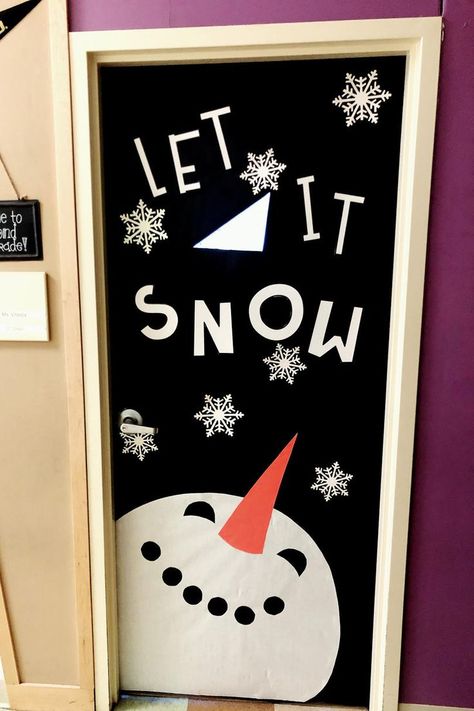 19 Cute Christmas Classroom Doors to Welcome the Holidays In - Southern Living Winter Classroom Door, Door Artwork, Door Decorations Classroom Christmas, Christmas Bulletin Boards, Holiday Door Decorations, Classroom Christmas Decorations, Jul Diy, Diy Christmas Door, Christmas Door Decorating Contest