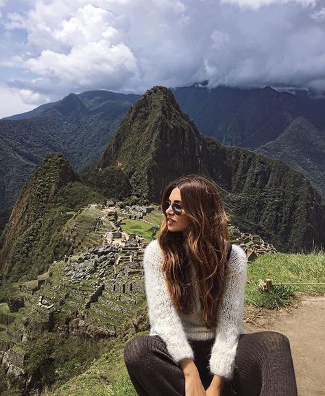 Machu Picchu Machi Pichu, Machu Picchu Outfit, Cusco Travel, Trekking Outfit Women, Trekking Outfit, Travel Photoshoot, Foto Top, Hiking Outfits, Negin Mirsalehi