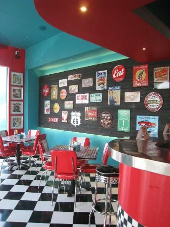 Diner 50s, Retro Backgrounds, Diner Aesthetic, Fairytale Houses, 50's Diner, 50s Diner, Legian, Retro Diner, American Diner