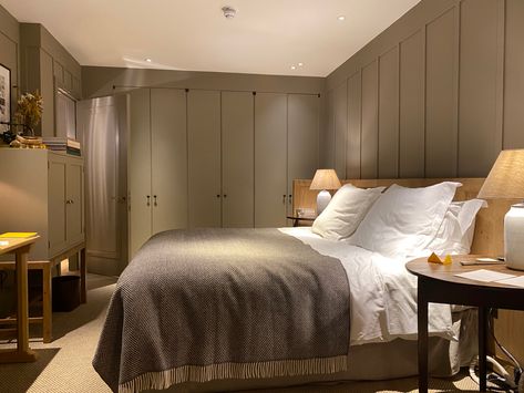 Attic Bedroom Wood Paneling, Babington House Bedroom, Period Property Bedroom, Nottingham Forest Bedroom, Basement Design Ideas, Modern Cottage, Basement Design, Chic Bedroom, Board Design