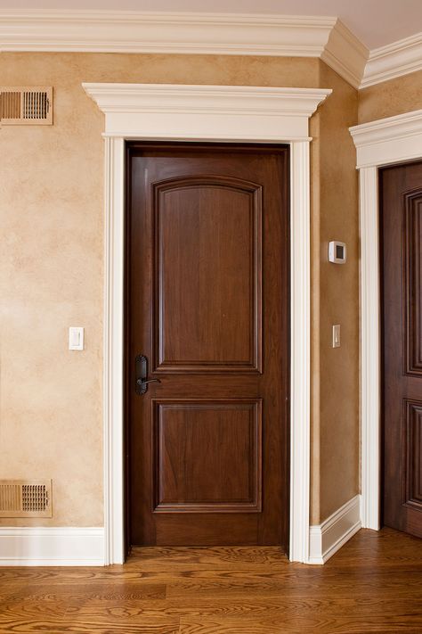 Wood Doors White Trim, Traditional Interior Doors, Bedroom Door Decorations, Pintu Interior, Mahogany Wood Doors, Solid Wood Entry Doors, Custom Entry Doors, Custom Interior Doors, Doors Indoor