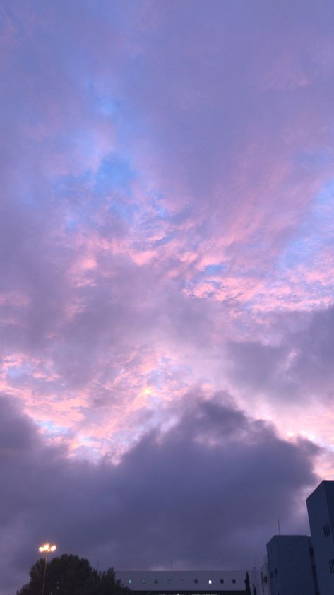 Lilac And Pink Aesthetic, Purple Blue Aesthetic Pastel, Lilac Aesthetic Photos, Lilac Sky Wallpaper, Lilac Blue Aesthetic, Lilac Sky Aesthetic, Blue Lilac Aesthetic, Lilac Pink Aesthetic, Lilac Lockscreen Aesthetic