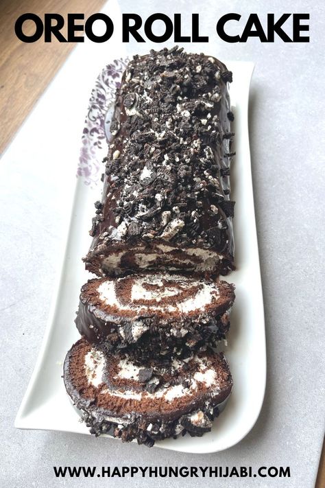 This Cookies and Cream Swiss Roll Cake (aka Oreo Roll Cake) is so delicious and soft, one slice won't be enough!! Swiss Roll Cheesecake, Oreo Cake Roll Recipes, Oreo Rolls Recipes, Roll Cake Easy, Oreo Roll, Cookies And Cream Loaf Cake, Oreo Roll Cake, Oreo Cake Roll, Rolled Cake Recipes