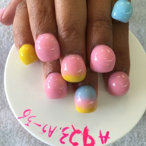 Hump Nails, Bubble Nails, Crazy Nail Art, Nagellack Trends, Crazy Nails, Blue Nail, Oval Nails, Birthday Nails, Nail Arts