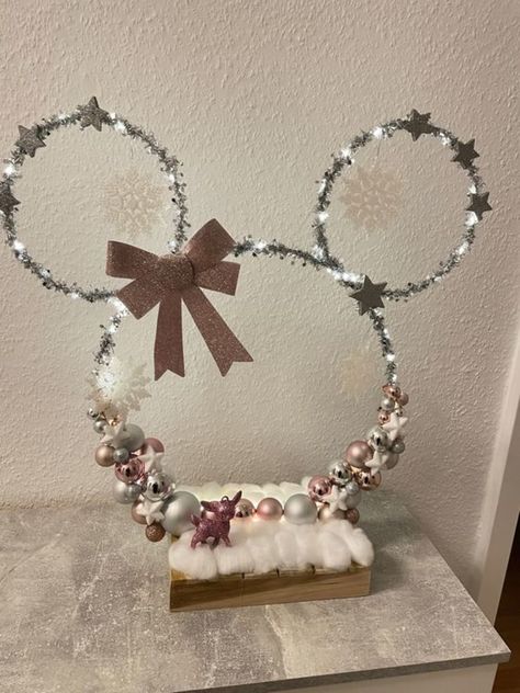 Disney Wall Decor Ideas, Disney Christmas Diy, Disney Christmas Crafts, Disney Diy Crafts, Disney Christmas Decorations, Disney Home Decor, Mickey Christmas, Mickey Mouse Christmas, Disney Decor