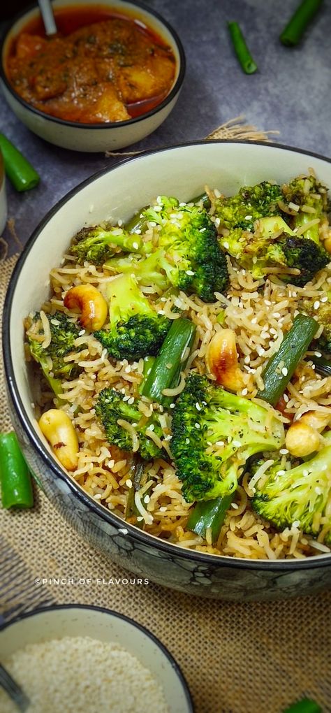 30 MINUTE BROCCOLI FRIED RICE Broccoli Rice Bowl Vegetarian, Fried Rice With Spinach, Brocolli Rice Recipes, Broccoli Rice Recipes Healthy, Broccoli Fried Rice Recipe, Broccoli And Rice Recipes, Broccoli Rice Recipes, Fried Rice With Broccoli, Broccoli Rice Bowl