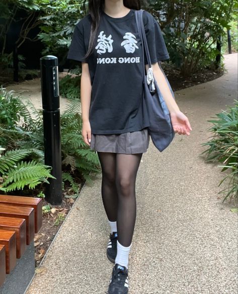 Tomboy Outfits Skirts, Sambas With Tights, Sambas With Skirt Outfit, Big Shirt Shorts Outfit, Samba With Skirt, Skirt With Baggy Shirt, Sambas And Skirt, Shorts And Leggings Outfit, Summer Tights Outfit