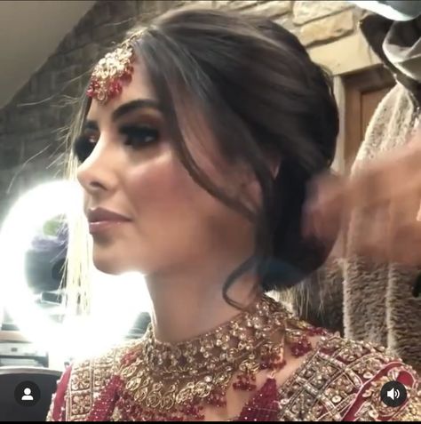 Pakistan Hairstyles Wedding, Barat Bun Hairstyle, Hair Styles For Barat Function, Hairstyles For Baarat, Bun Hairstyles Pakistani Wedding, Tikka Hairstyle Braid, Punjabi Wedding Hairstyles Updo, Pakistani Bun Hairstyle, Indian Bride Updo