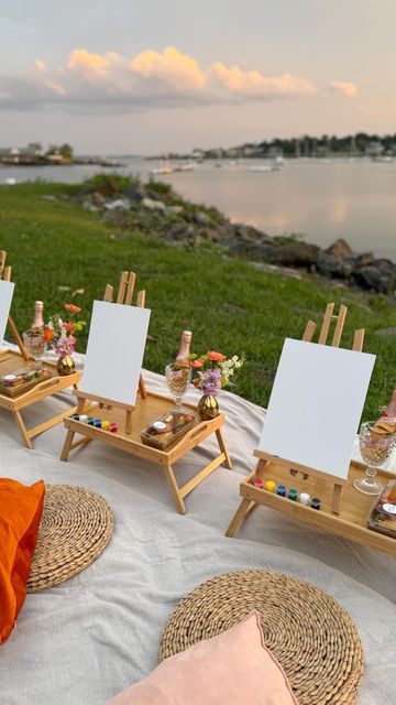 Art Event Aesthetic, Craft Event Ideas, Sip And Paint Business, Painting Date With Friends, Sip And Paint Picnic Setup Ideas, Paint Night Set Up, Birthday Picnic Ideas For Him, Art Night With Friends, Outside Picnic Ideas