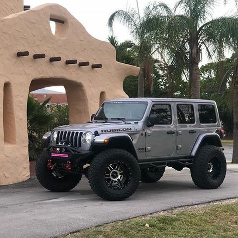 Save by Hermie Lifted Jeep Rubicon, Jeep Wrangler Girl, Jeep Baby, Badass Jeep, Blue Jeep, Custom Jeep Wrangler, Jeep Jl, Future Cars, Dream Cars Jeep