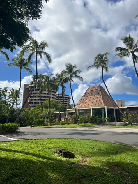 University of Hawai'i at Mānoa University Of Hawaii At Manoa Aesthetic, University Of Hawaii Aesthetic, Hawaii College, Hawaii Pacific University, Hawaii University, Uh Manoa, University Of Hawaii At Manoa, Semester Abroad, Moving To Hawaii